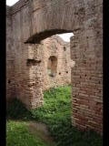 02810 ostia - regio v - insula vi - edificio (v,vi,3) - mittlerer raum hinten -  bli in den mittleren vorderen raum - 01-2024.jpg